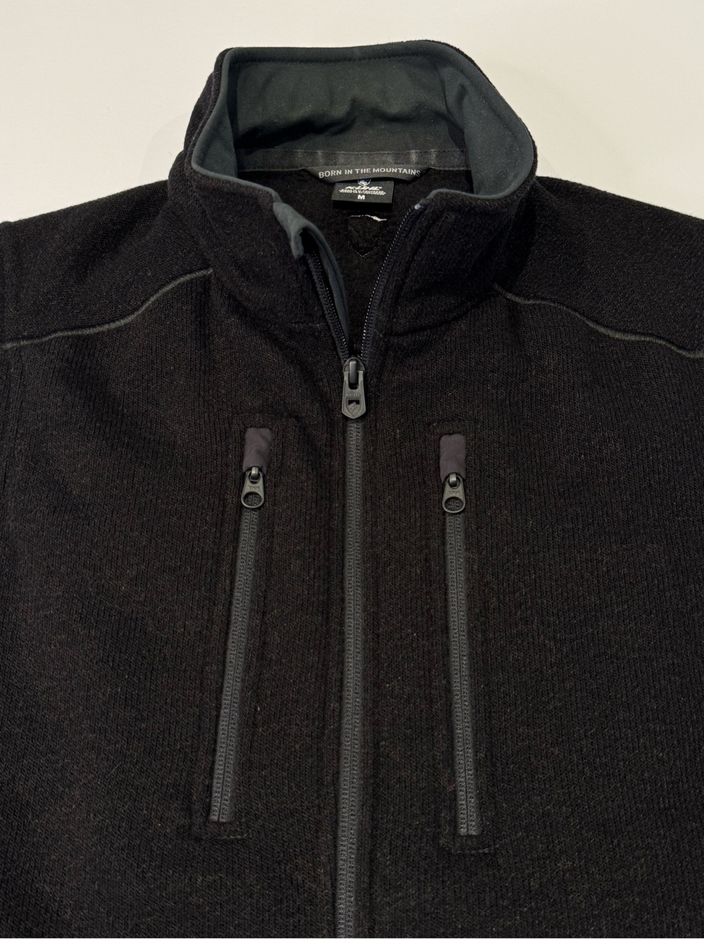 KUHL Interceptr Vest Men's Medium Black Alfpaca Gold Fleece Outdoor Gorpcore